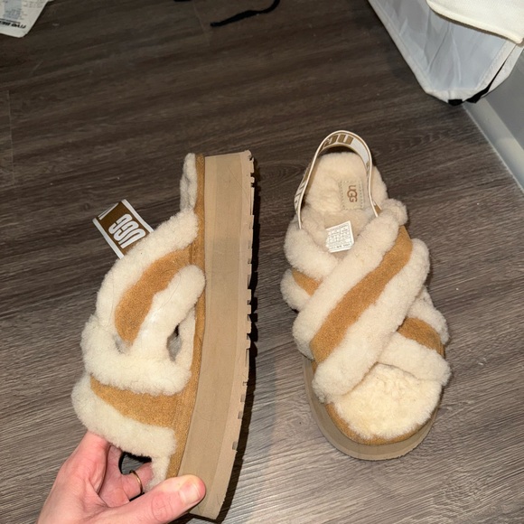 UGG sandals furry size 8 - Picture 2 of 5